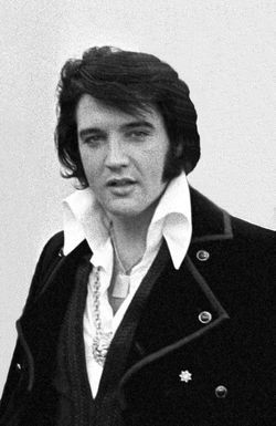 Elvis-en-noir.jpg