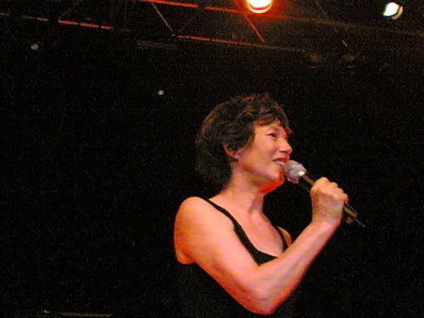 Jane-Birkin-Bataclan-2-220607.jpg