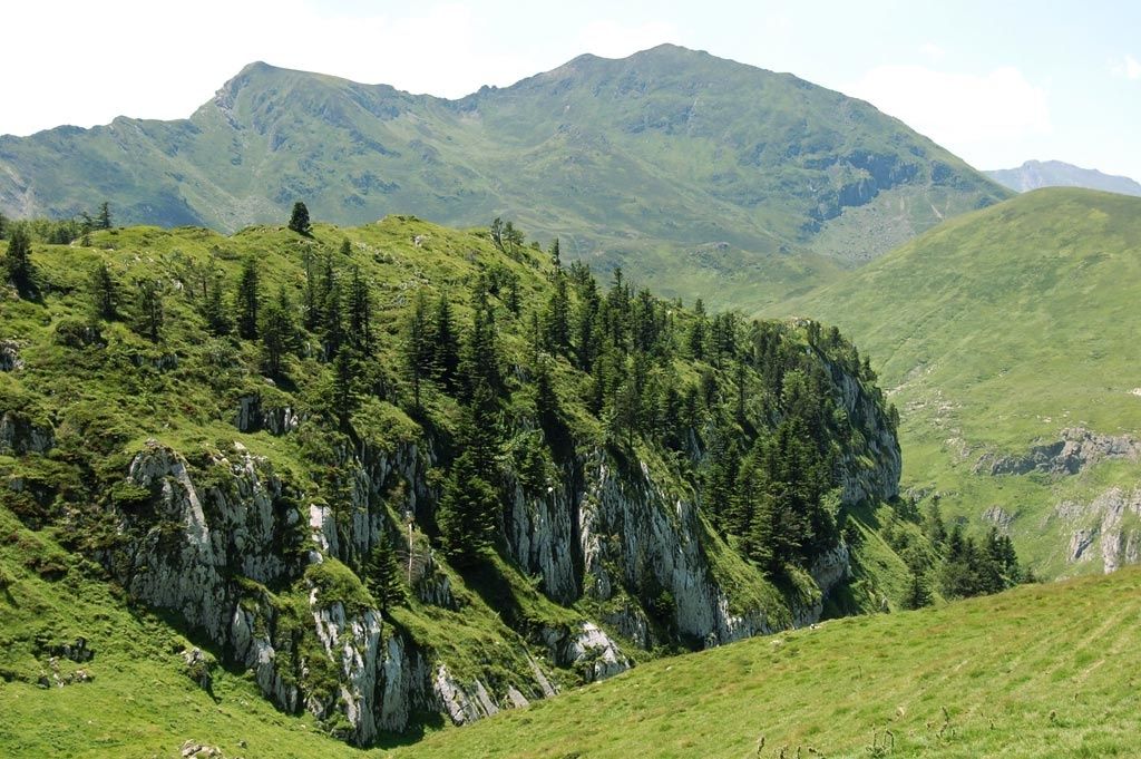 Utzigagna, au dessus d'Ehujarre, Mendi Beltza à l'arrière plan Utzigagna, au dessus d'Ehujarre, Mendi Beltza à l'arrière plan