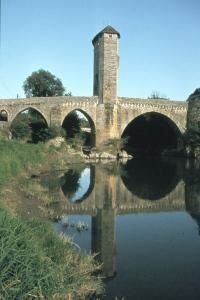 Le vieux pont d'Orthez dans les pyrénées atlantiques