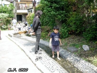 enfant-rigole-2.jpg
