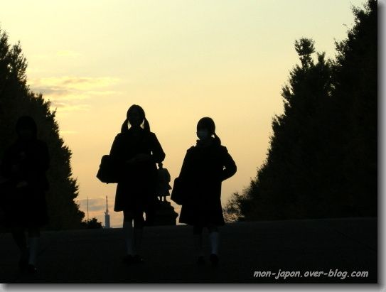 slouhette-5-yasukuni-f.jpg
