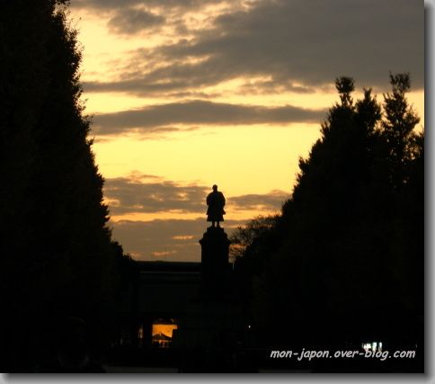 silouhette-6-statue.jpg