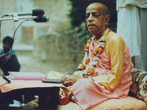 Srila Prabhupada en 1972 à Vrindavana pour Kartika donnant une série de classes sur le Nectar de la dévotion