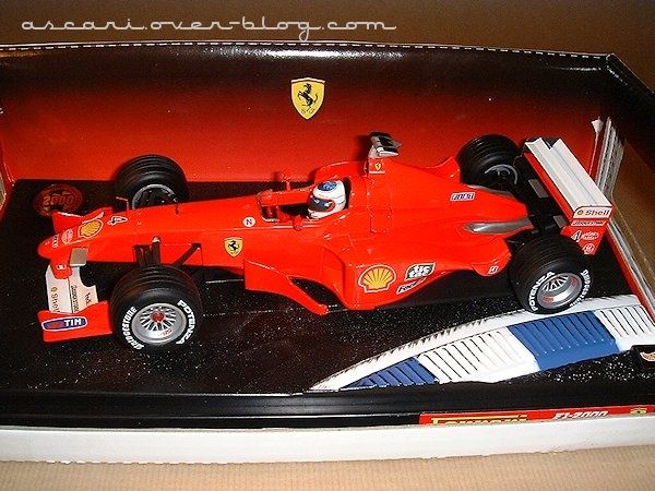 1-18 Ferrari F1-2000 presentation Barrichello Hot Wheels1