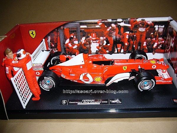 1-18 Ferrari F2003 GA Barichello GP Japon Hot Wheels 1