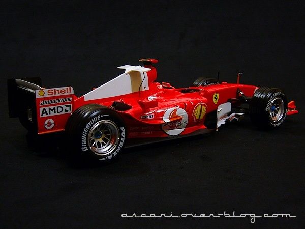 1-18 Ferrari F2004 Schum Carrer records Hot Weels 10
