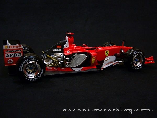 1-18 Ferrari F2004 Schum Carrer records Hot Weels 11