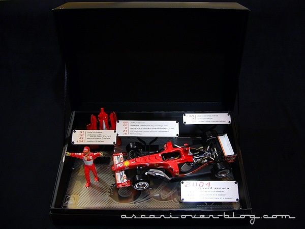 1-18 Ferrari F2004 Schum Carrer records Hot Weels 12