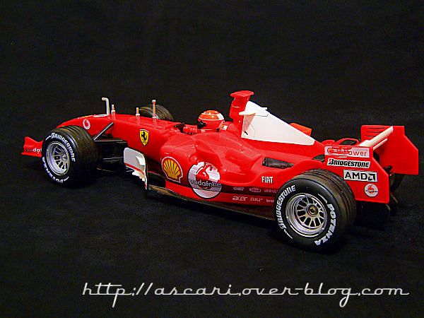 1-18 Ferrari F2004M Schumacher 2005 NewRay 02