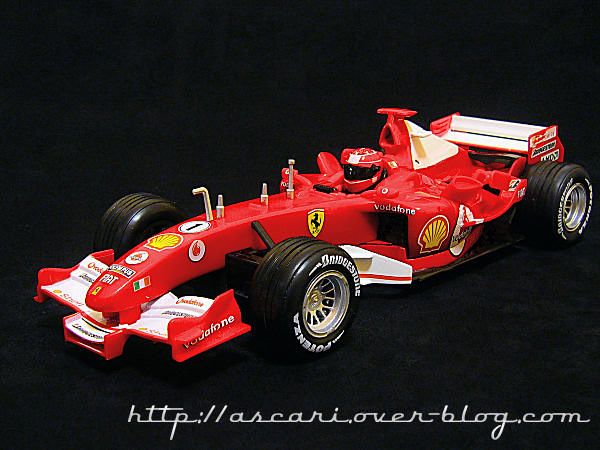 1-18 Ferrari F2004M Schumacher 2005 NewRay 03