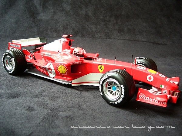 1-18 Ferrari F2005 Schumacher 03