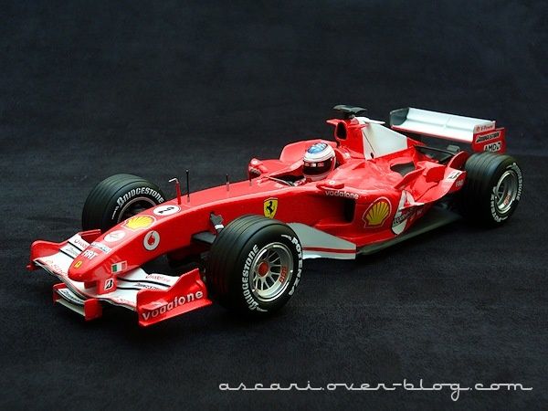 1-18 Ferrari F2005 num 2 Barrichello 04