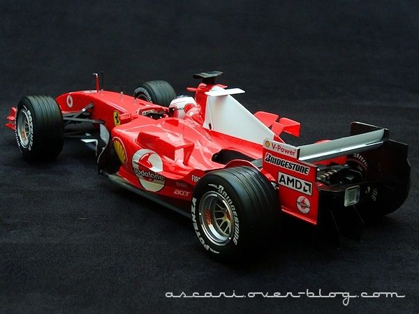 1-18 Ferrari F2005 num 2 Barrichello 05