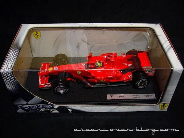 1-18 Ferrari F2007 Massa Hot Weels 01