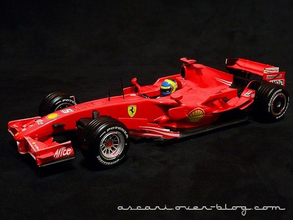 1-18 Ferrari F2007 Massa Hot Weels 04