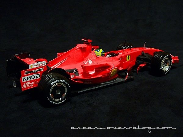 1-18 Ferrari F2007 Massa Hot Weels 05