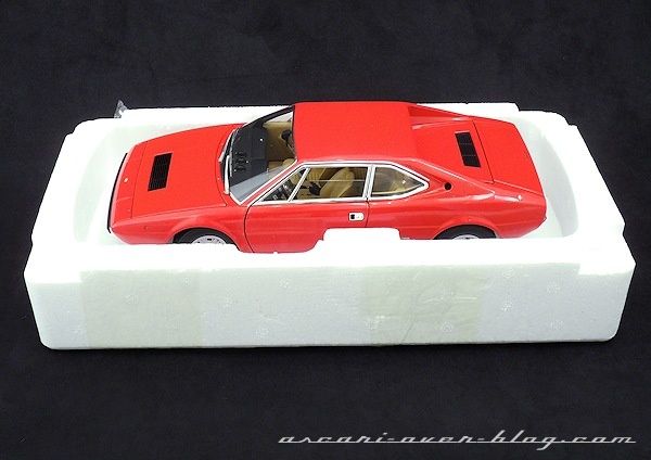 1-18 FERRARI DINO 308 GT4 ELITE 02