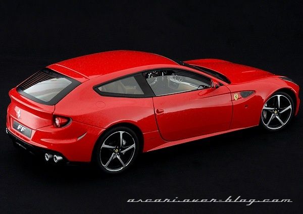 1-18 FERRARI FF 2010 ELITE 03
