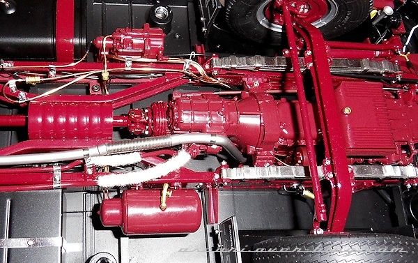1-18 FIAT TRANSPORTEUR FERRARI CMC 09