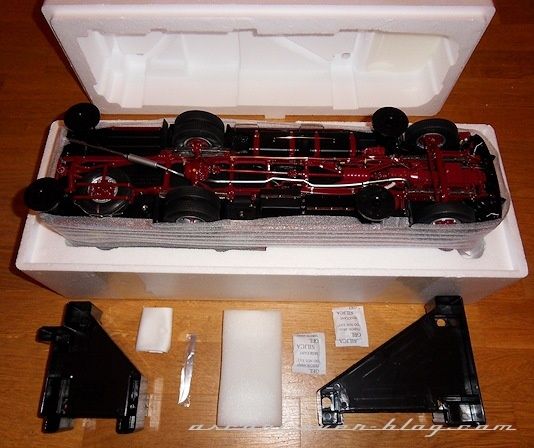 1-18 FIAT TRANSPORTEUR FERRARI CMC 12