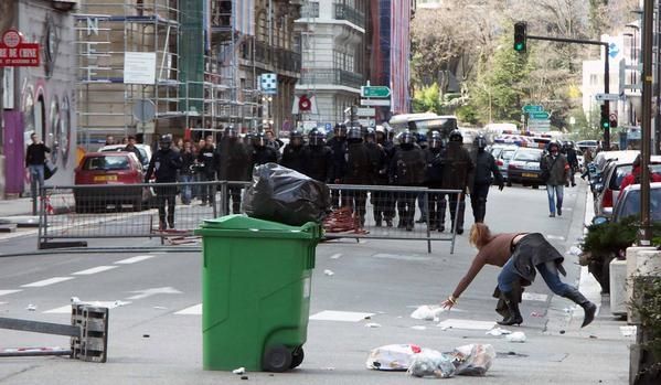 les barricades et les forces de l'ordre bd A. Sembat
