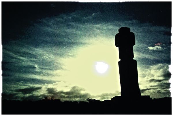 statue-moai-nuit.jpg