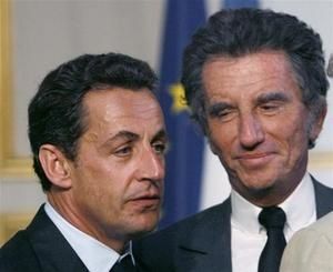 Le socialiste Jack Lang, aux côtés de Nicolas Sarkozy, à l'Elysée, le 18 juillet 2007 (Reuters)