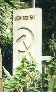 Trotski-tombeau-copie-1.jpg