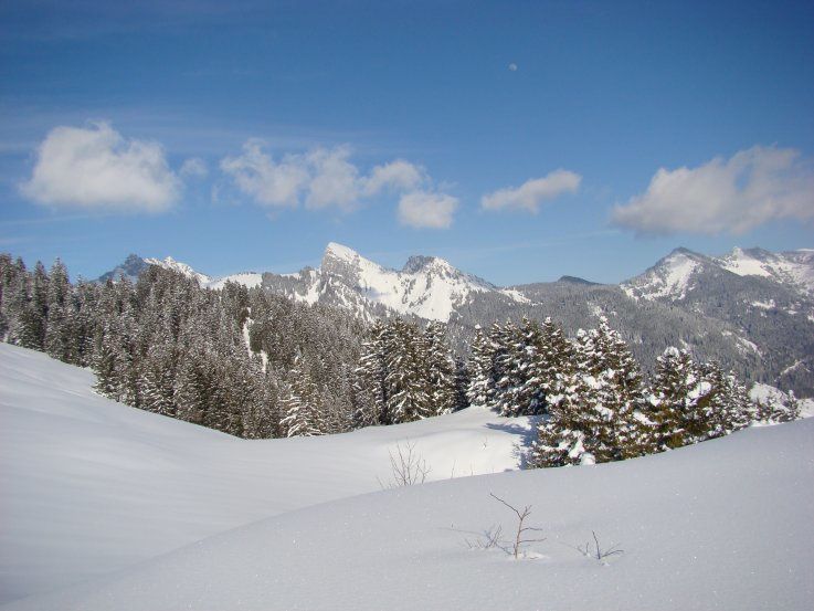 Raquettes Ã  neige Â» : lâ€™hiver Ã  la montagne, Vacances et Sport