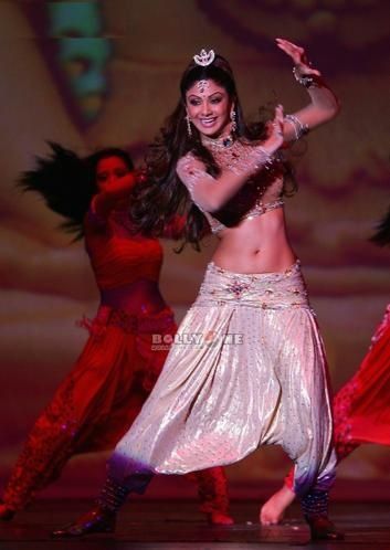 Shilpa-shetty-Miss-bollywood-BOLLYONECOM-8-copie-1.jpg