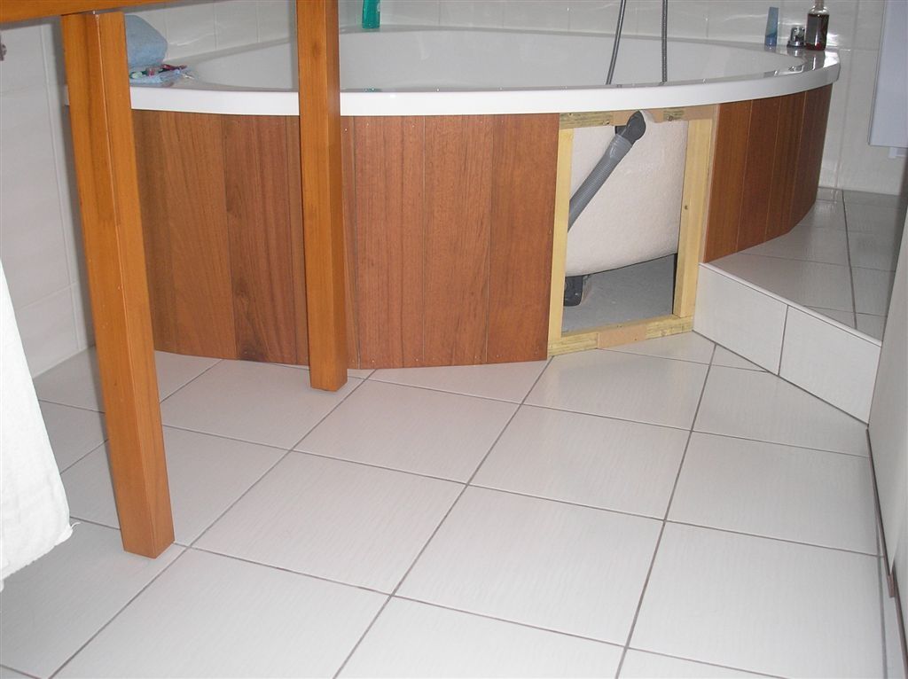 Habillage Baignoire Sur Plancher Bois : sont clou?es sur les cadres. Mais il ne faut pas oublier la trappe Habillage Baignoire Sur Plancher Bois : sont clou?es sur les cadres. Mais il ne faut pas oublier la trappe