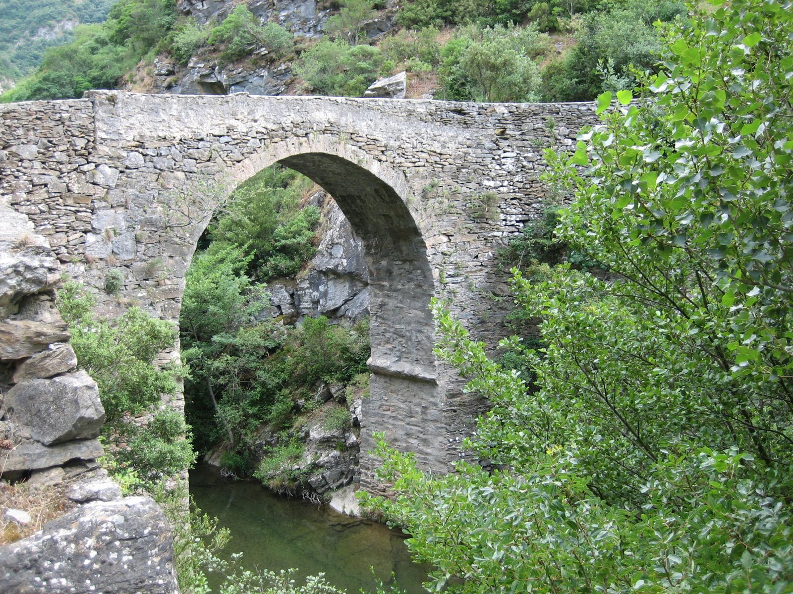L'Orbieu à Montjoi Pont romain sur l'Orbieu