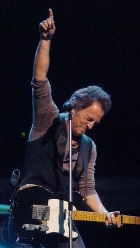 20071102--071103Bruce-news-300.jpg