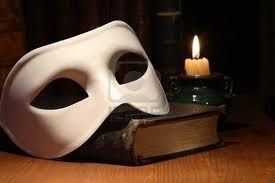 cape-noire-et-masque.jpg