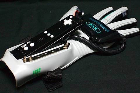Wii-Power-Glove-1.jpg