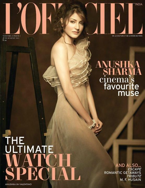 Anushka-Sharma---Officiel-India---Valentino-Dress.jpg