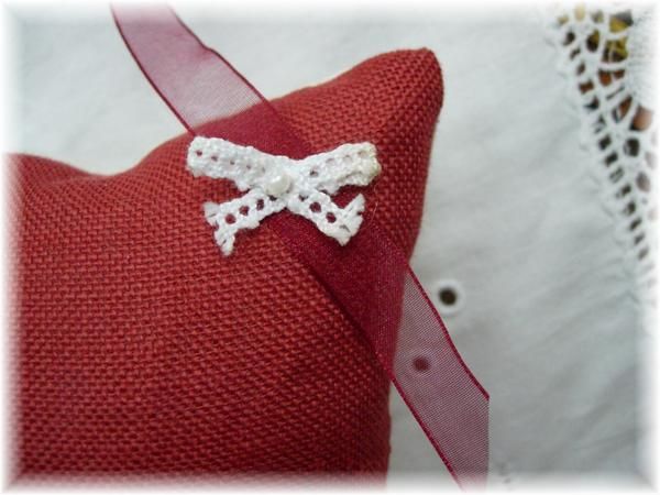 LIVRE-CHAT-ROUGE-ANAGRAM-DETAIL-NOEUD.jpg