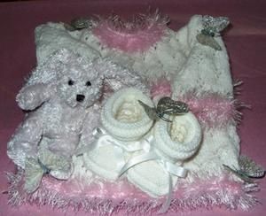 brassi-re-3-mois-chaussons-et-doudou-lapin-photo-01.jpg
