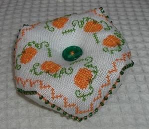 biscornu-halloween-frimousse-1.jpg