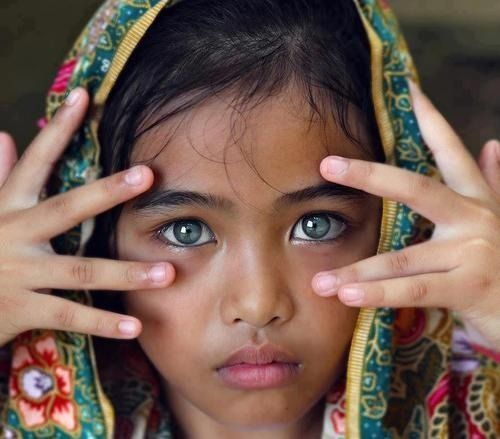 regard de fillette
