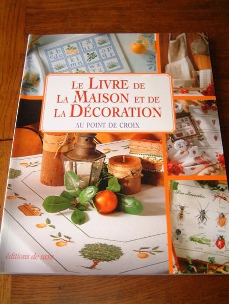 Le-livre-de-la-maison-et-de-la-d--coration-au-point-de-croix.JPG
