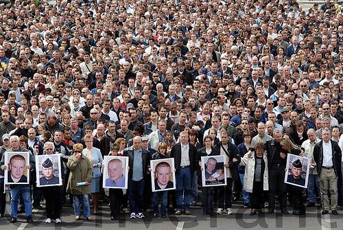 marche silencieuse en hommage à Reynald Caron (désolée pour l'emprunt de la photo)