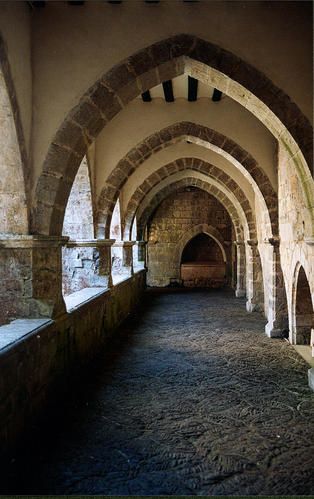 Clo--tre-de-Roncevaux-2.jpg