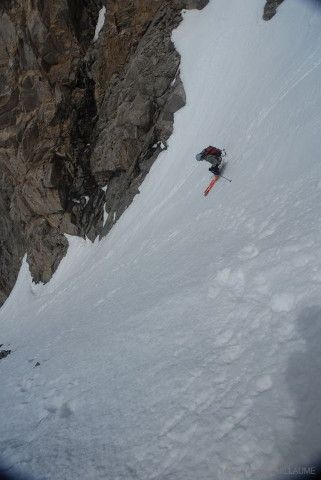 Le couloir en neige dure que je descendrai en dérapage