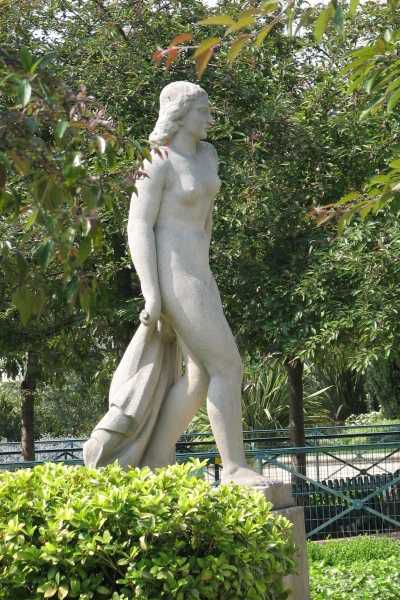 statue 1930
