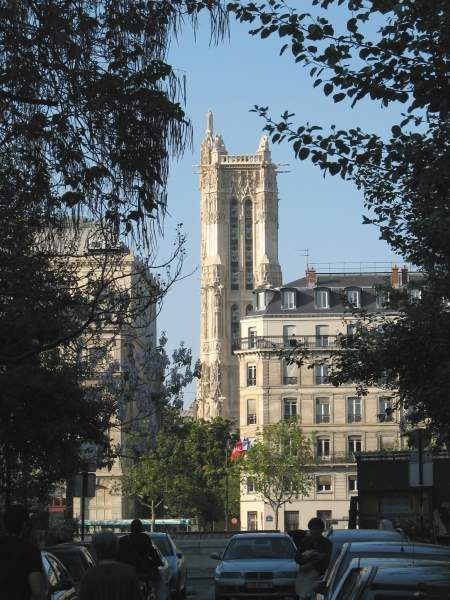 La tour Saint-Jacques vue du Marché aux Fleurs