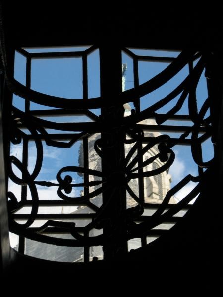 Eglise Saint-Paul (Paris IV) de l'escalier d'un immeuble voisin