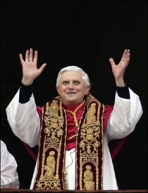 Ratzinger-pape.jpg