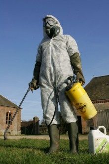 combinaison_pesticides_epandage_vin.jpg